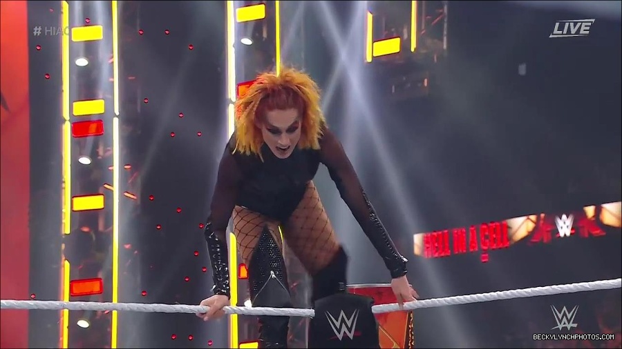 WWE_Hell_In_A_Cell_2022_720p_WEB_h264-HEEL_mp4_001271721.jpg