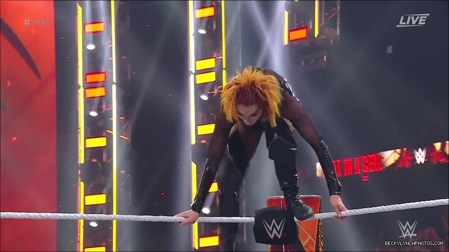 WWE_Hell_In_A_Cell_2022_720p_WEB_h264-HEEL_mp4_001272921.jpg