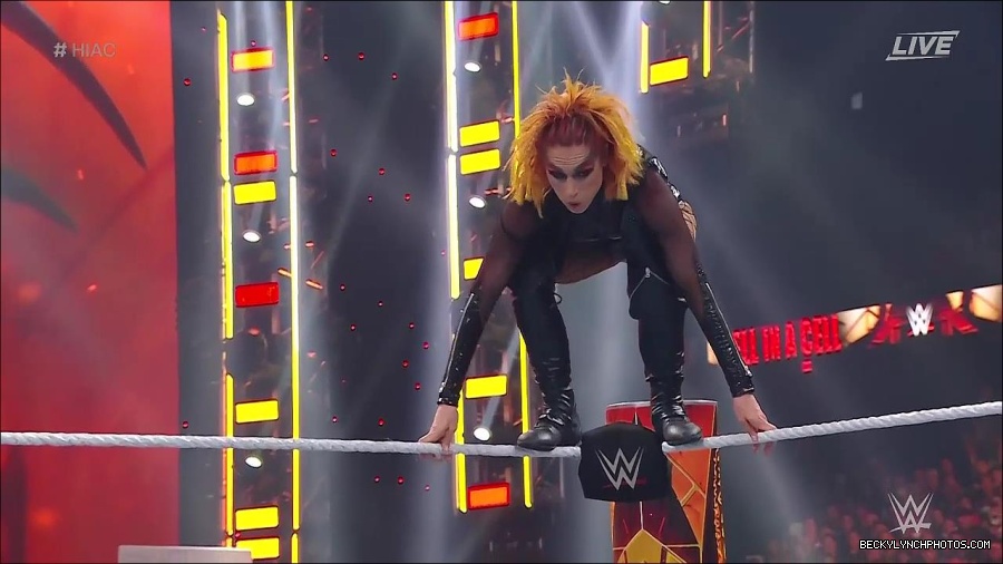 WWE_Hell_In_A_Cell_2022_720p_WEB_h264-HEEL_mp4_001273721.jpg