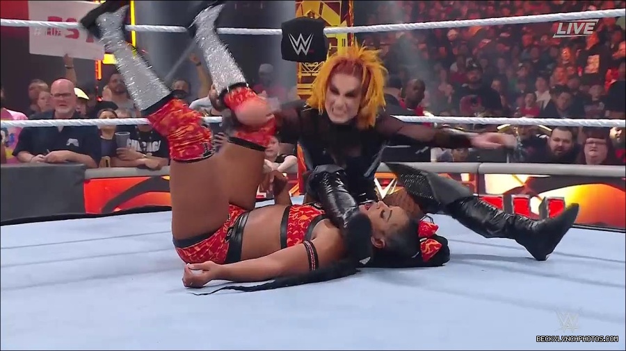 WWE_Hell_In_A_Cell_2022_720p_WEB_h264-HEEL_mp4_001276521.jpg