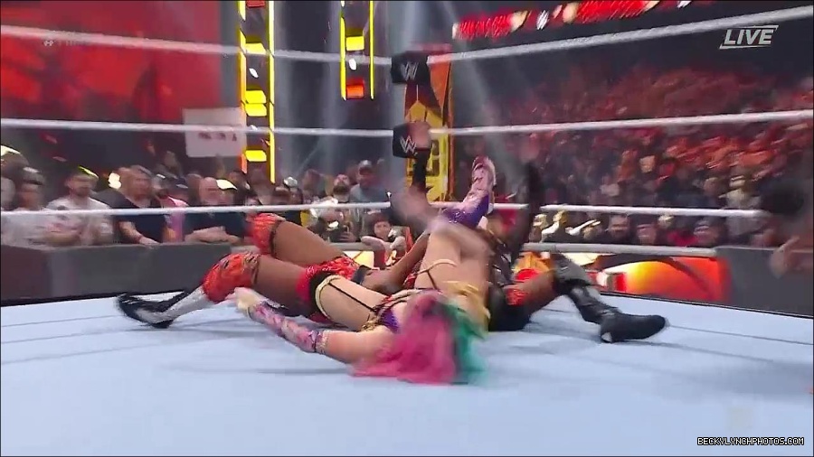 WWE_Hell_In_A_Cell_2022_720p_WEB_h264-HEEL_mp4_001279321.jpg