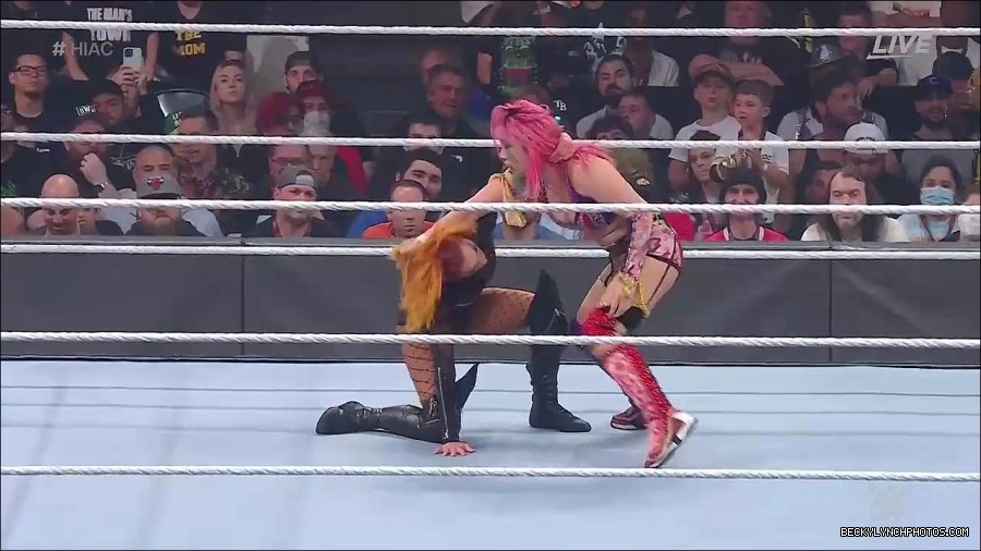 WWE_Hell_In_A_Cell_2022_720p_WEB_h264-HEEL_mp4_001309721.jpg