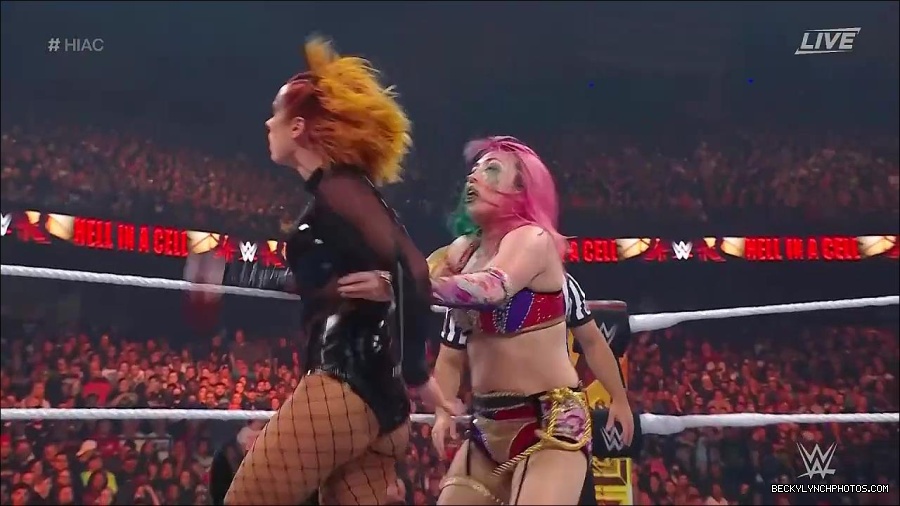 WWE_Hell_In_A_Cell_2022_720p_WEB_h264-HEEL_mp4_001313721.jpg