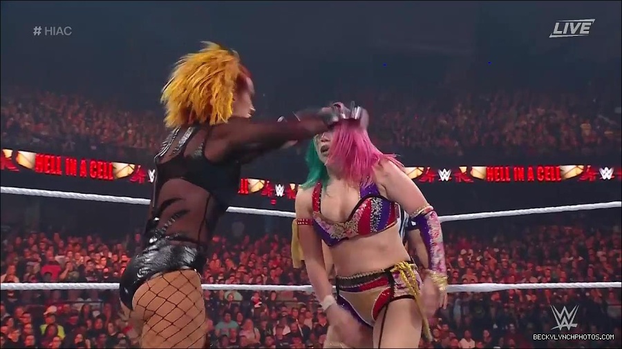 WWE_Hell_In_A_Cell_2022_720p_WEB_h264-HEEL_mp4_001314921.jpg