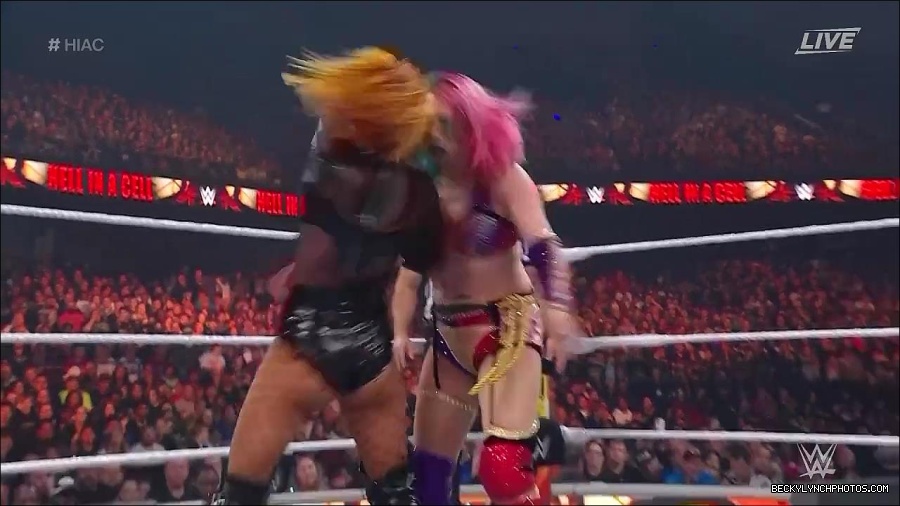 WWE_Hell_In_A_Cell_2022_720p_WEB_h264-HEEL_mp4_001315321.jpg