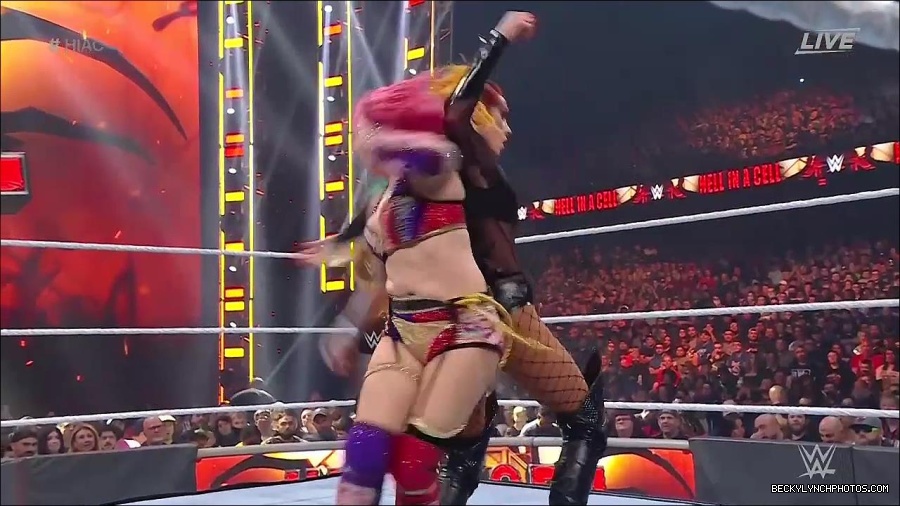 WWE_Hell_In_A_Cell_2022_720p_WEB_h264-HEEL_mp4_001317721.jpg