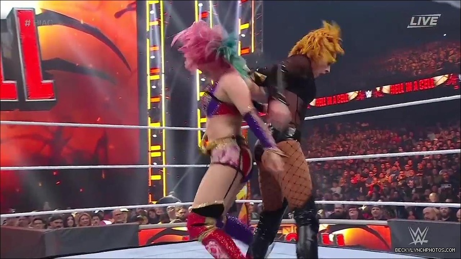 WWE_Hell_In_A_Cell_2022_720p_WEB_h264-HEEL_mp4_001318121.jpg