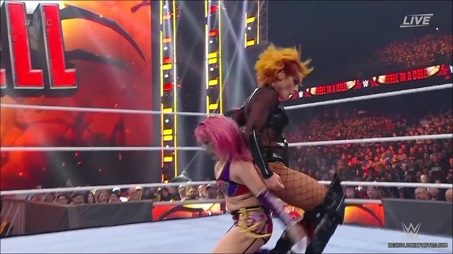 WWE_Hell_In_A_Cell_2022_720p_WEB_h264-HEEL_mp4_001318521.jpg