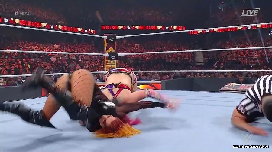WWE_Hell_In_A_Cell_2022_720p_WEB_h264-HEEL_mp4_001320921.jpg