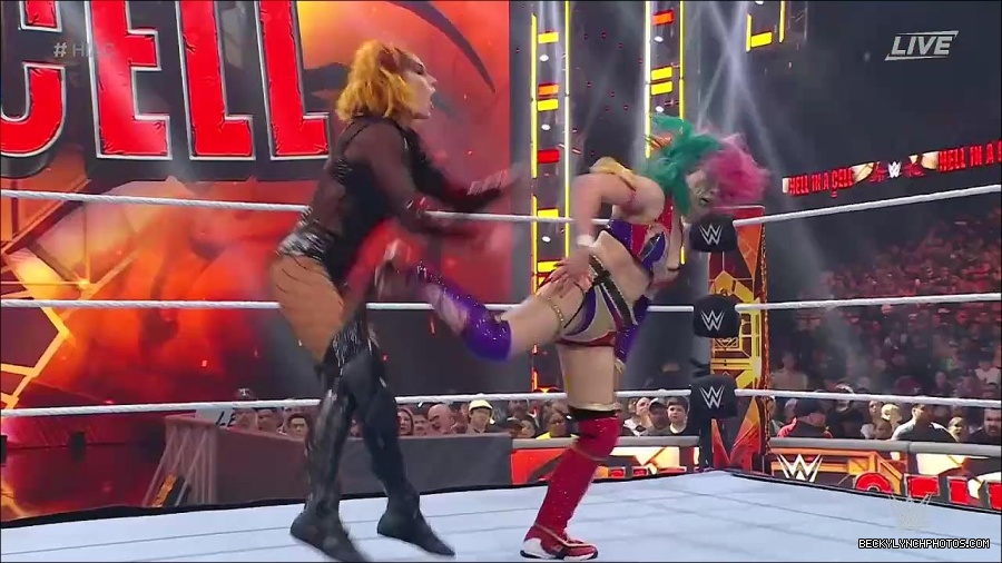 WWE_Hell_In_A_Cell_2022_720p_WEB_h264-HEEL_mp4_001324921.jpg