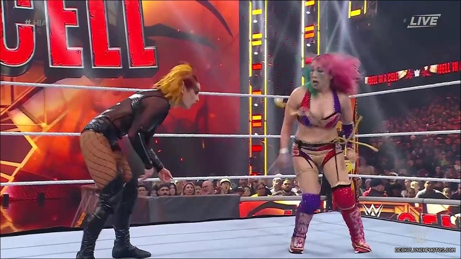 WWE_Hell_In_A_Cell_2022_720p_WEB_h264-HEEL_mp4_001325321.jpg