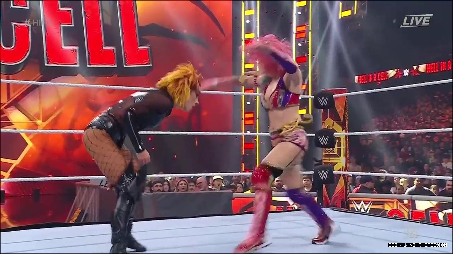 WWE_Hell_In_A_Cell_2022_720p_WEB_h264-HEEL_mp4_001325721.jpg