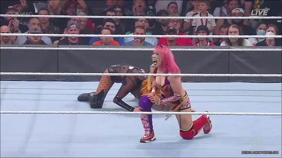 WWE_Hell_In_A_Cell_2022_720p_WEB_h264-HEEL_mp4_001331721.jpg
