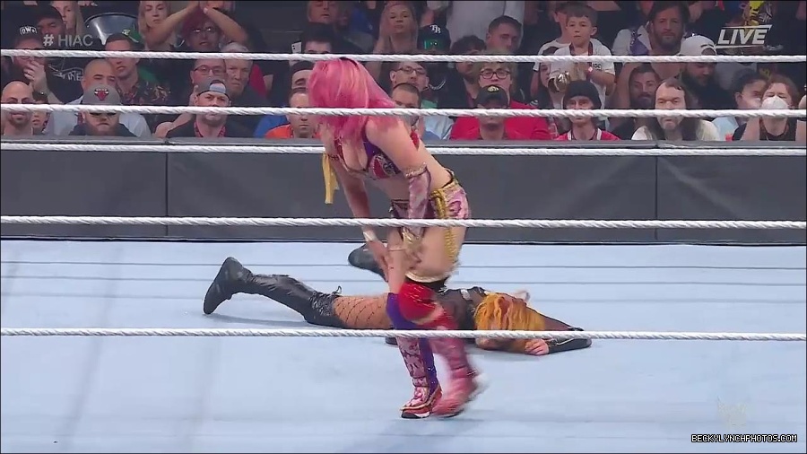 WWE_Hell_In_A_Cell_2022_720p_WEB_h264-HEEL_mp4_001333321.jpg
