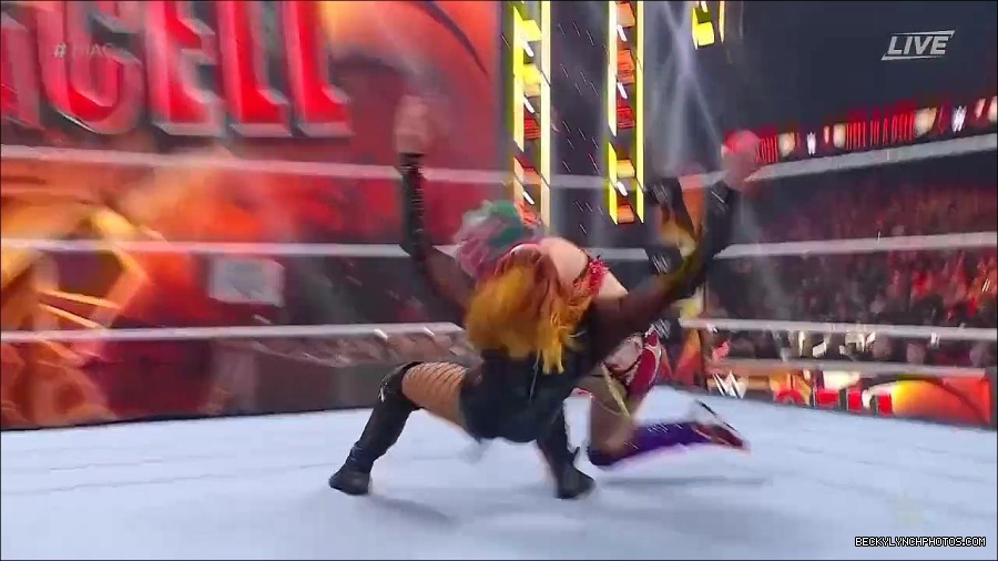 WWE_Hell_In_A_Cell_2022_720p_WEB_h264-HEEL_mp4_001337321.jpg