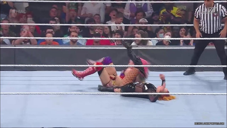 WWE_Hell_In_A_Cell_2022_720p_WEB_h264-HEEL_mp4_001338121.jpg