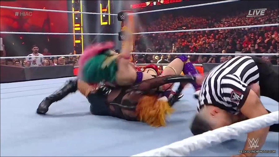 WWE_Hell_In_A_Cell_2022_720p_WEB_h264-HEEL_mp4_001341721.jpg