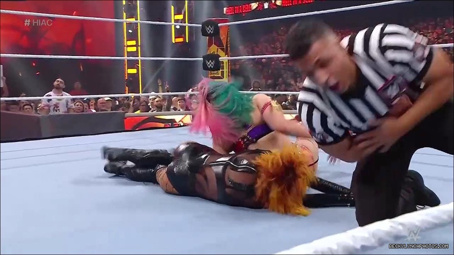 WWE_Hell_In_A_Cell_2022_720p_WEB_h264-HEEL_mp4_001342121.jpg
