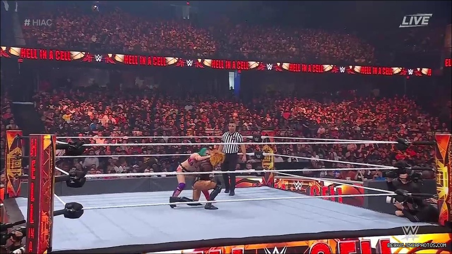 WWE_Hell_In_A_Cell_2022_720p_WEB_h264-HEEL_mp4_001362921.jpg