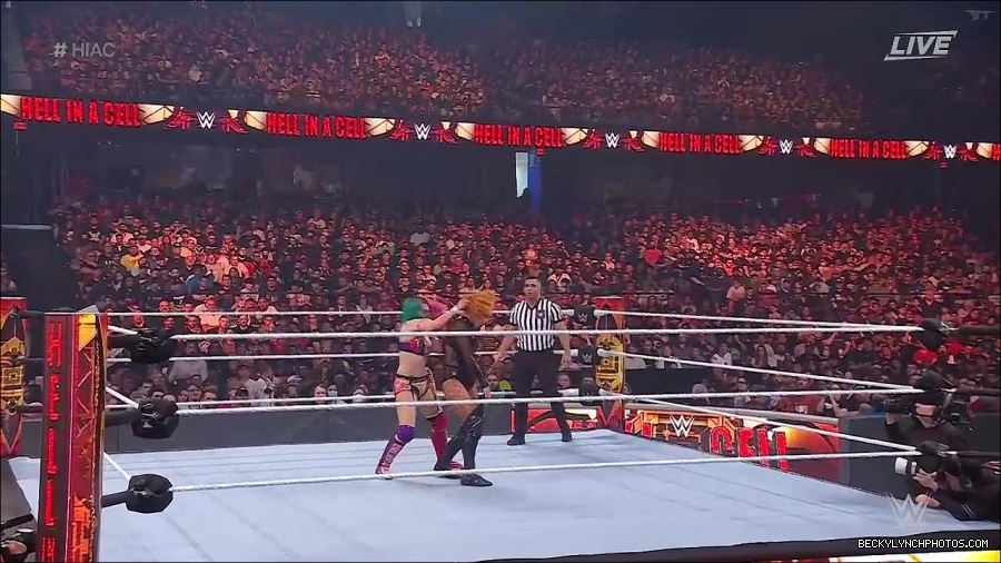 WWE_Hell_In_A_Cell_2022_720p_WEB_h264-HEEL_mp4_001363587.jpg