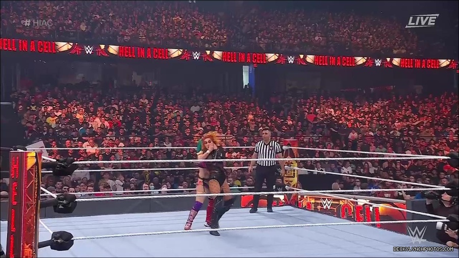 WWE_Hell_In_A_Cell_2022_720p_WEB_h264-HEEL_mp4_001364387.jpg
