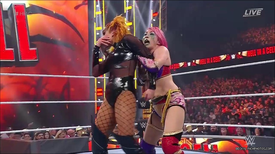 WWE_Hell_In_A_Cell_2022_720p_WEB_h264-HEEL_mp4_001364787.jpg