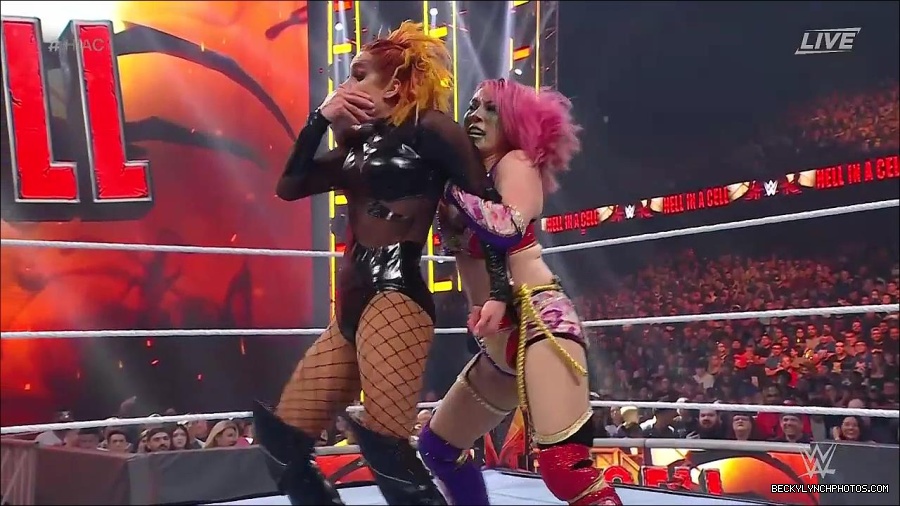 WWE_Hell_In_A_Cell_2022_720p_WEB_h264-HEEL_mp4_001365187.jpg