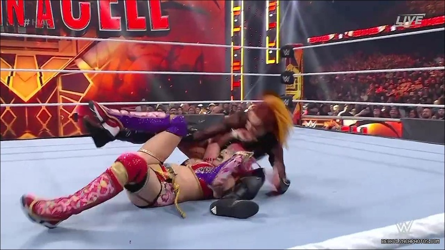 WWE_Hell_In_A_Cell_2022_720p_WEB_h264-HEEL_mp4_001367587.jpg
