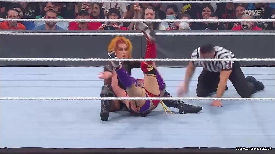 WWE_Hell_In_A_Cell_2022_720p_WEB_h264-HEEL_mp4_001369587.jpg