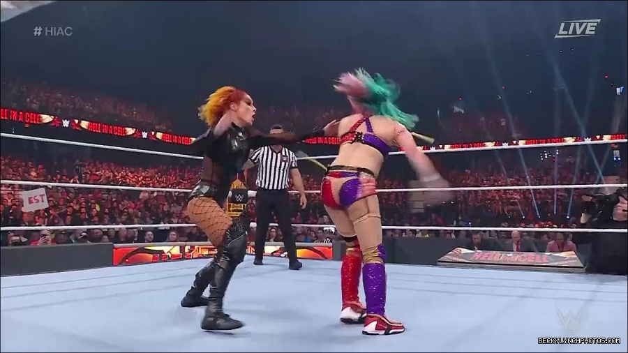 WWE_Hell_In_A_Cell_2022_720p_WEB_h264-HEEL_mp4_001372387.jpg
