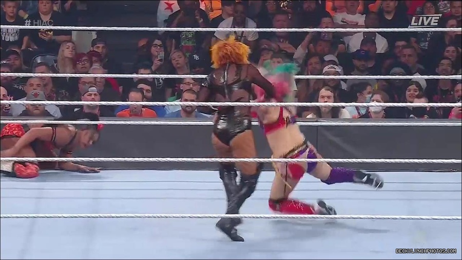 WWE_Hell_In_A_Cell_2022_720p_WEB_h264-HEEL_mp4_001373187.jpg