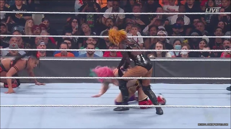 WWE_Hell_In_A_Cell_2022_720p_WEB_h264-HEEL_mp4_001373587.jpg