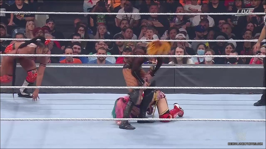 WWE_Hell_In_A_Cell_2022_720p_WEB_h264-HEEL_mp4_001374387.jpg