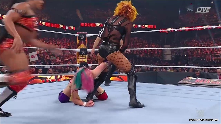 WWE_Hell_In_A_Cell_2022_720p_WEB_h264-HEEL_mp4_001375187.jpg