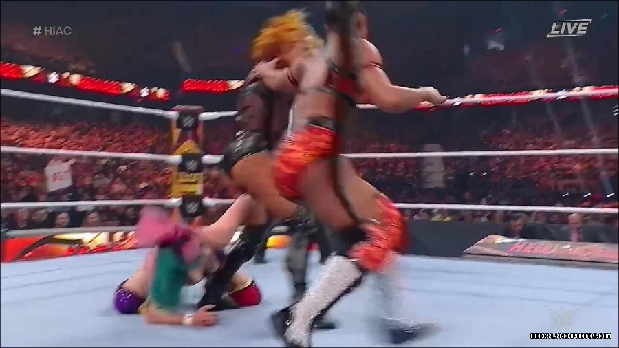 WWE_Hell_In_A_Cell_2022_720p_WEB_h264-HEEL_mp4_001375587.jpg