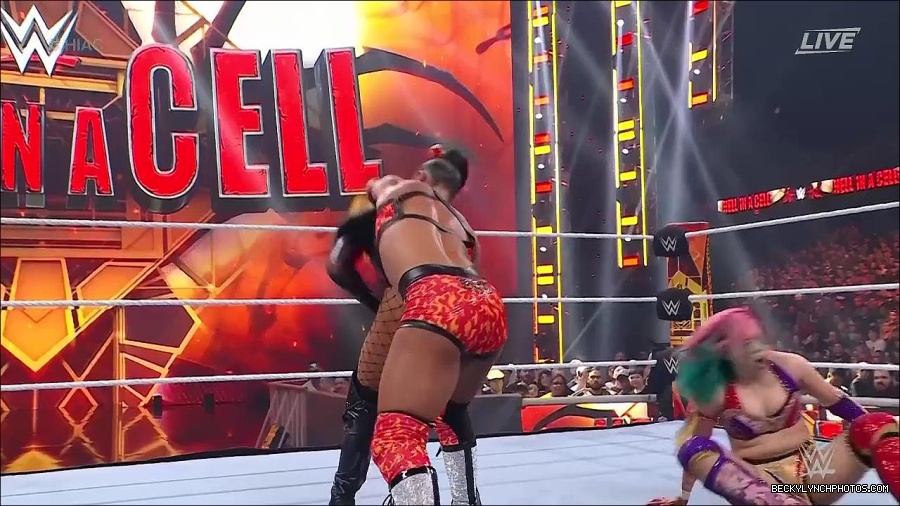 WWE_Hell_In_A_Cell_2022_720p_WEB_h264-HEEL_mp4_001378387.jpg