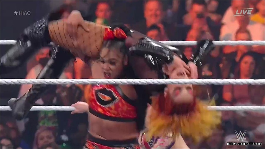 WWE_Hell_In_A_Cell_2022_720p_WEB_h264-HEEL_mp4_001379987.jpg