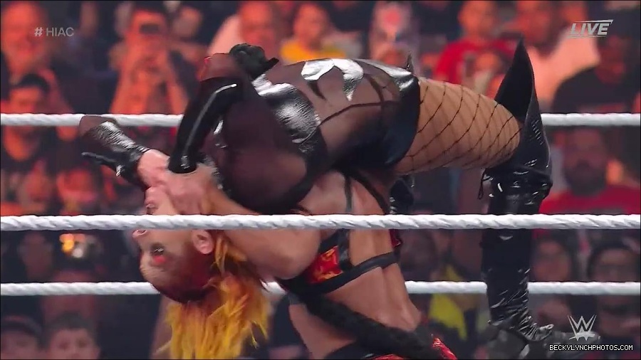 WWE_Hell_In_A_Cell_2022_720p_WEB_h264-HEEL_mp4_001381587.jpg