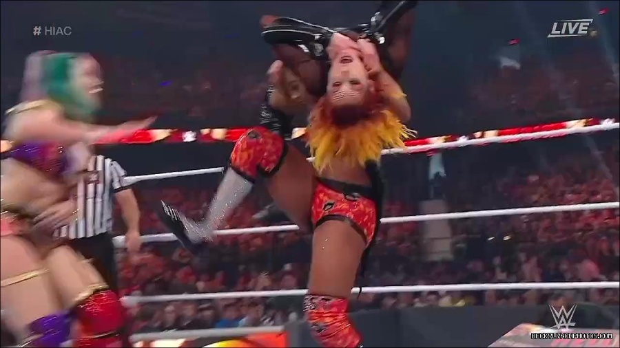 WWE_Hell_In_A_Cell_2022_720p_WEB_h264-HEEL_mp4_001381987.jpg
