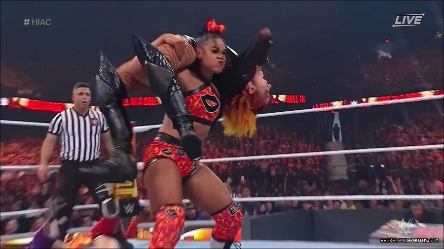 WWE_Hell_In_A_Cell_2022_720p_WEB_h264-HEEL_mp4_001383587.jpg