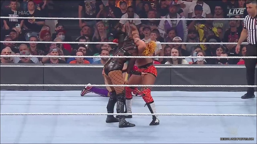 WWE_Hell_In_A_Cell_2022_720p_WEB_h264-HEEL_mp4_001388787.jpg