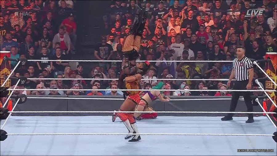 WWE_Hell_In_A_Cell_2022_720p_WEB_h264-HEEL_mp4_001391587.jpg