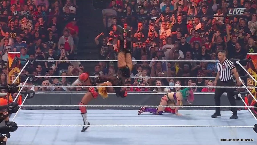 WWE_Hell_In_A_Cell_2022_720p_WEB_h264-HEEL_mp4_001393587.jpg