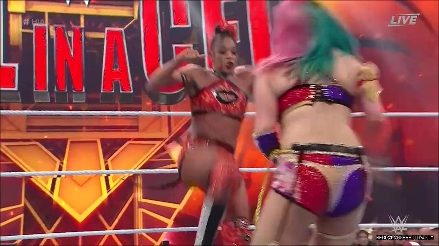 WWE_Hell_In_A_Cell_2022_720p_WEB_h264-HEEL_mp4_001397587.jpg