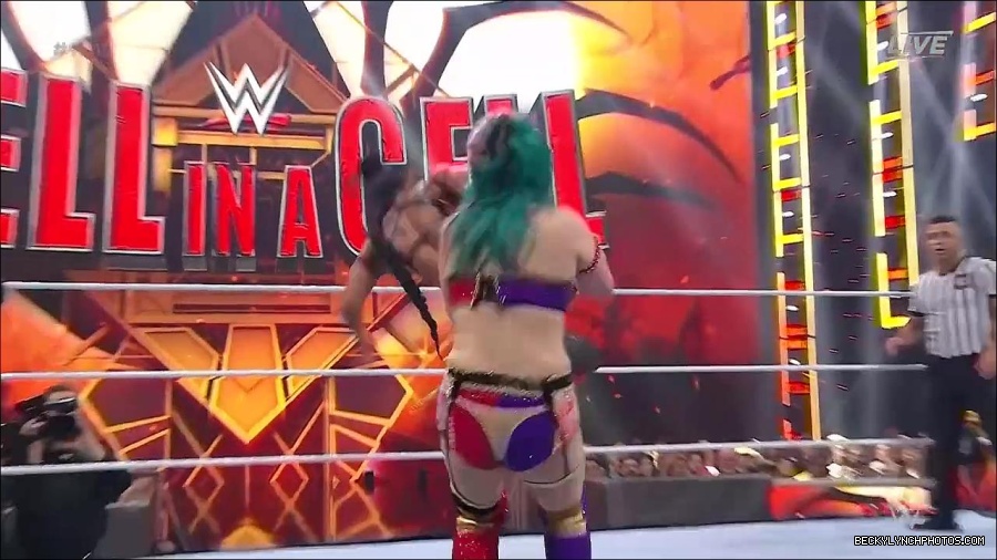 WWE_Hell_In_A_Cell_2022_720p_WEB_h264-HEEL_mp4_001397987.jpg