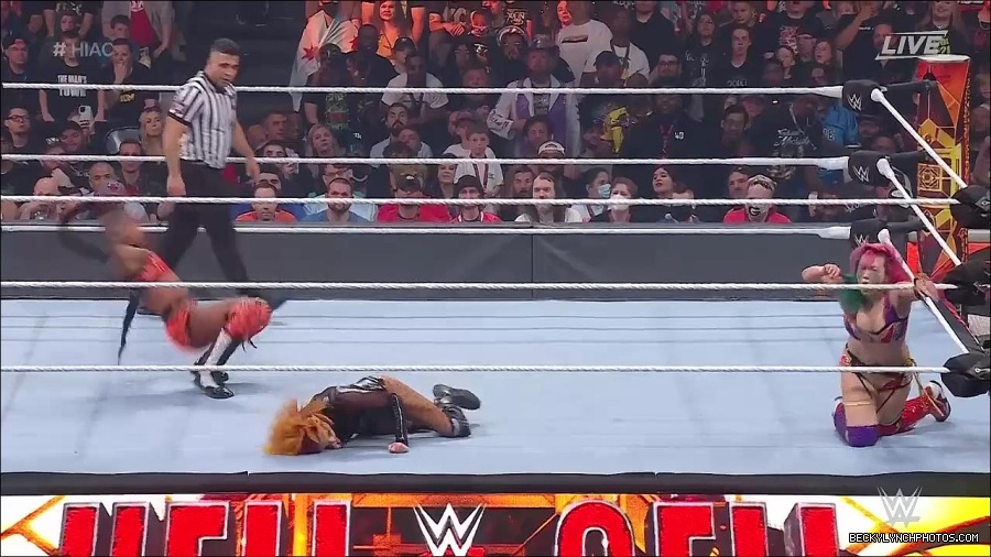 WWE_Hell_In_A_Cell_2022_720p_WEB_h264-HEEL_mp4_001400387.jpg