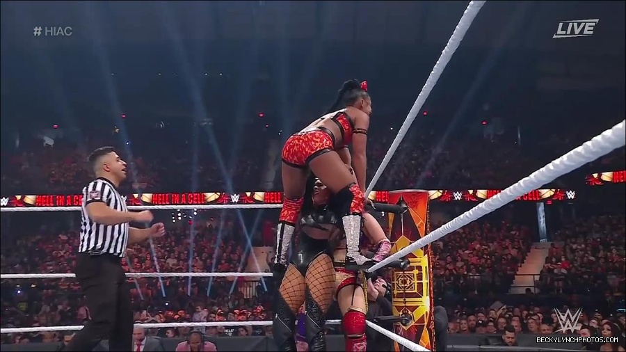 WWE_Hell_In_A_Cell_2022_720p_WEB_h264-HEEL_mp4_001421187.jpg