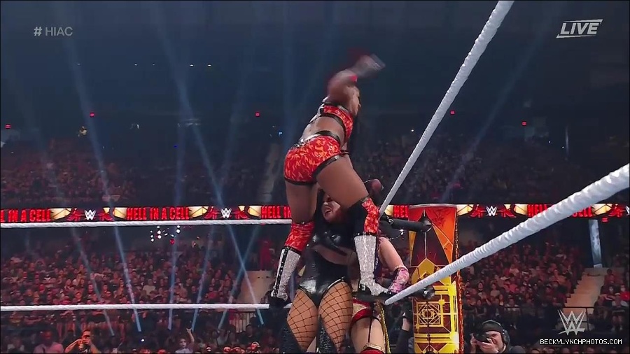 WWE_Hell_In_A_Cell_2022_720p_WEB_h264-HEEL_mp4_001423187.jpg