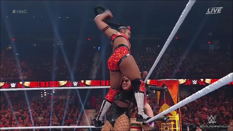 WWE_Hell_In_A_Cell_2022_720p_WEB_h264-HEEL_mp4_001426787.jpg