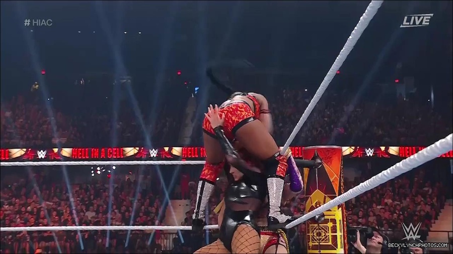 WWE_Hell_In_A_Cell_2022_720p_WEB_h264-HEEL_mp4_001430387.jpg